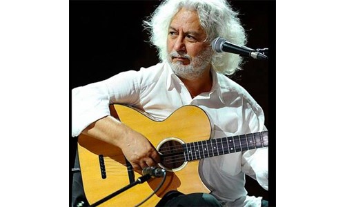 ERKAN OĞUR  (PERDESİZ GİTAR)